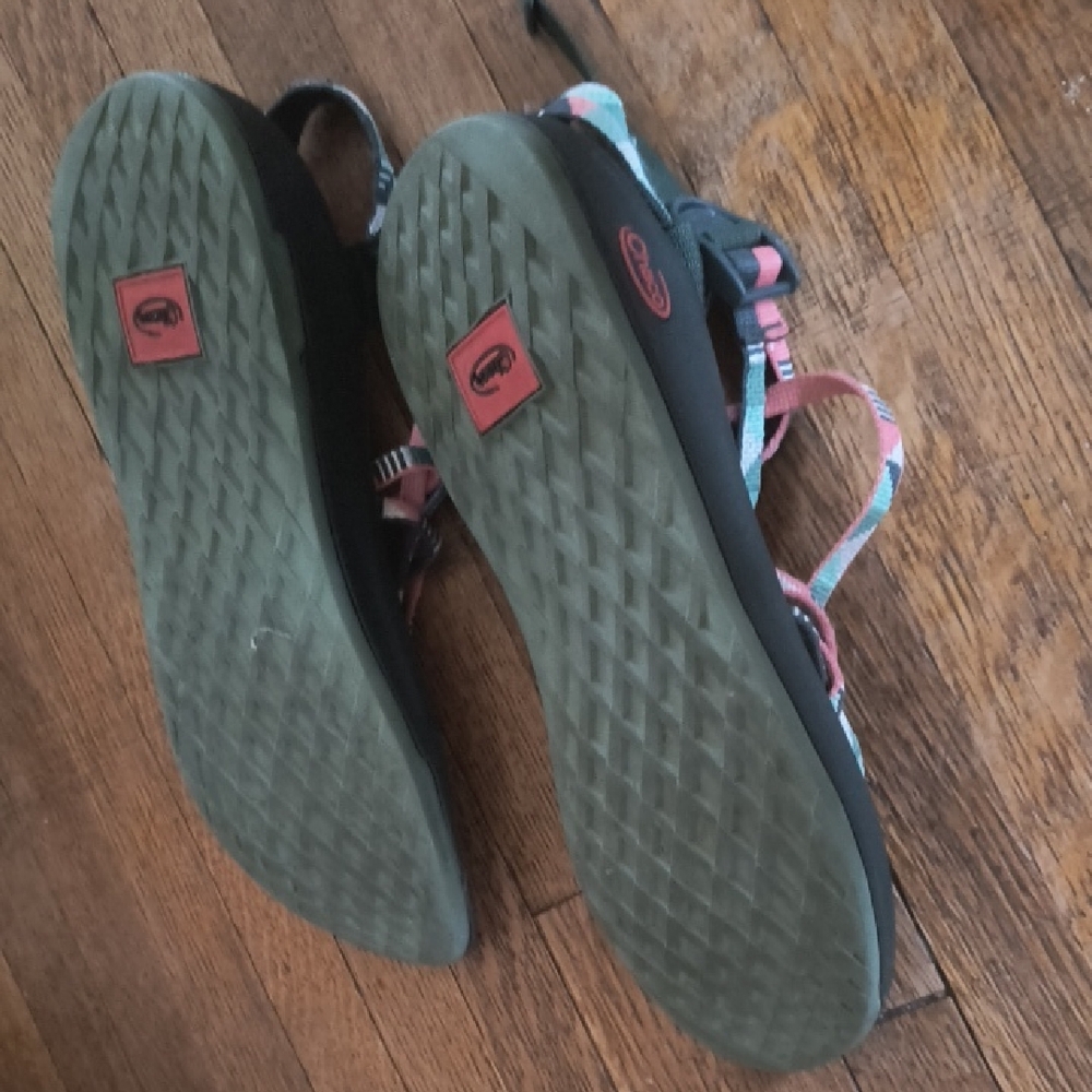Chacos 11 - Picture 2 of 4